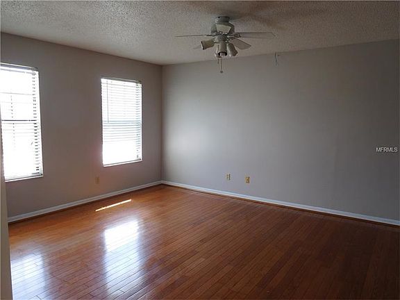 4th image of 587 Stillwater Dr