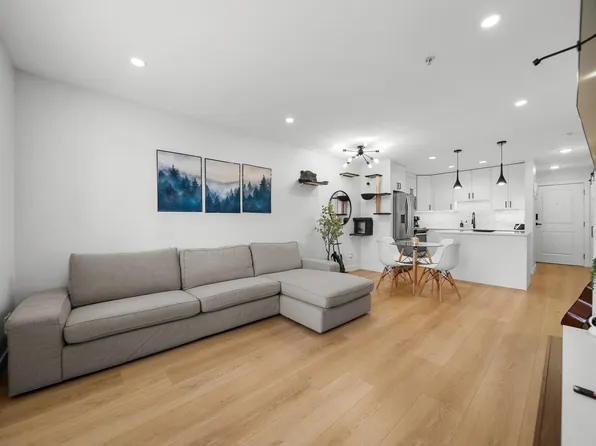 19774 56th Ave #104, Langley, BC V3A 3X6