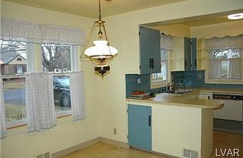 5th image of 2643 Woodlawn Ave