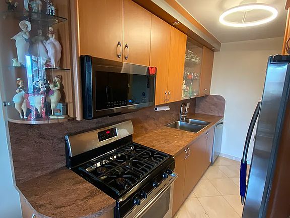 2nd image of 2930 W 5th St APT 14B