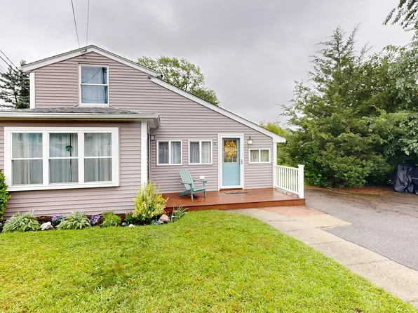 42 Clancy St, Swansea, MA 02777
