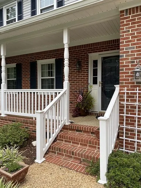 300 Peachtree Ln — Photo 2