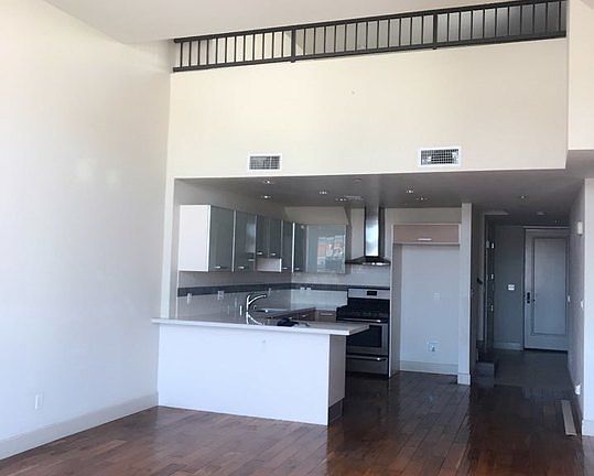 2nd image of 848 S Irolo St #502