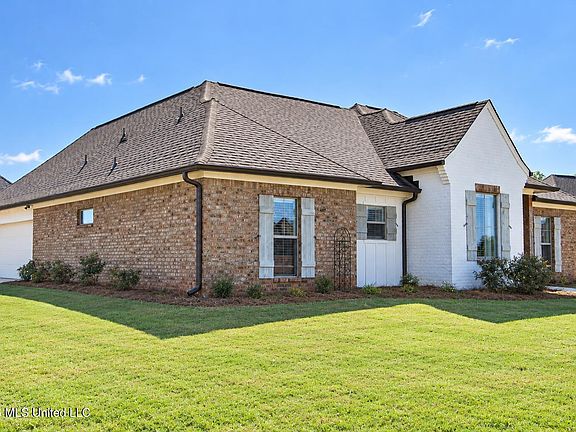 3rd image of 104 Woodscape Dr