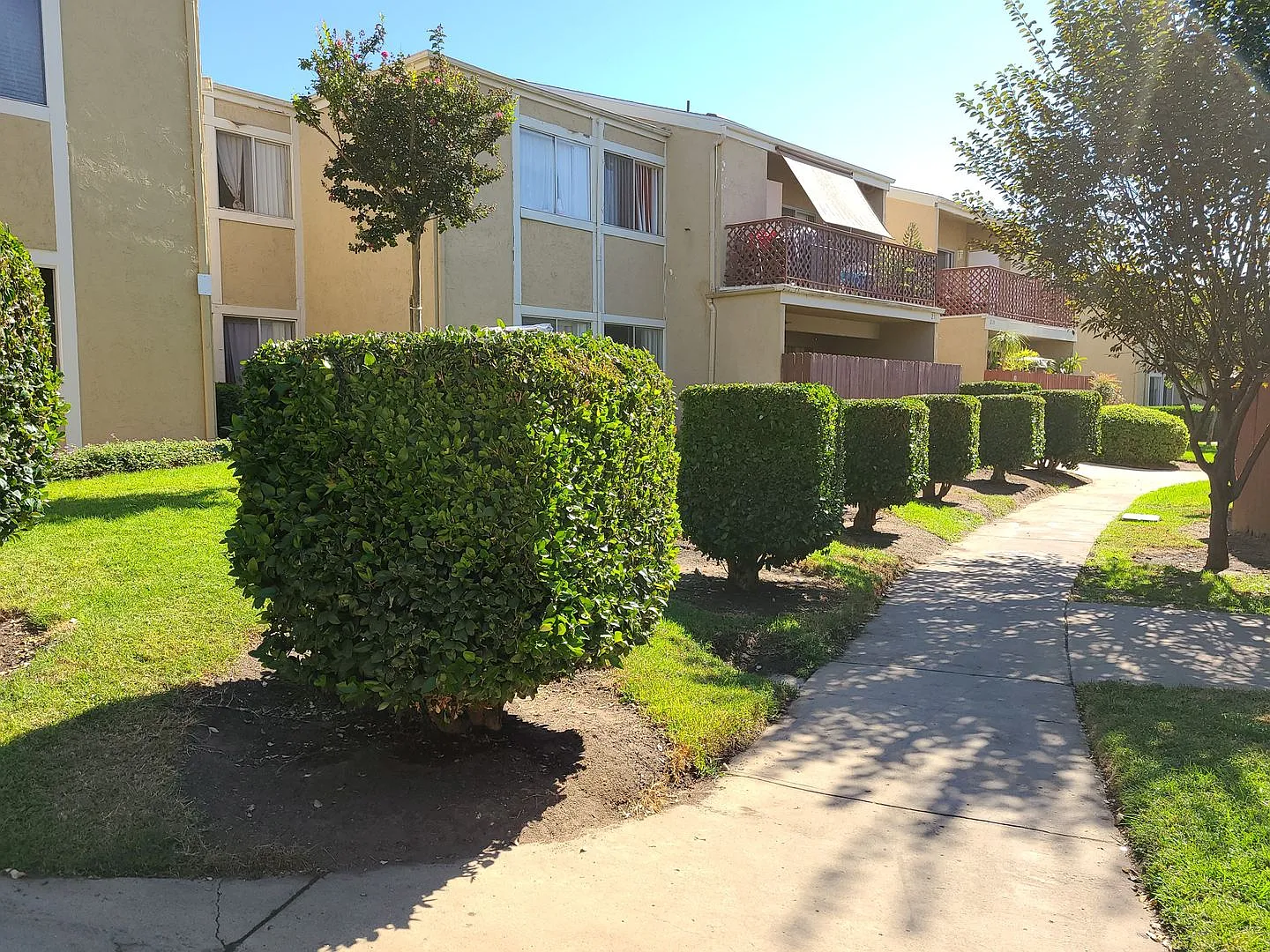 475 N Midway Dr — Photo 4