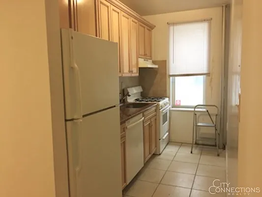 Rented by City Connections Realty | media 9