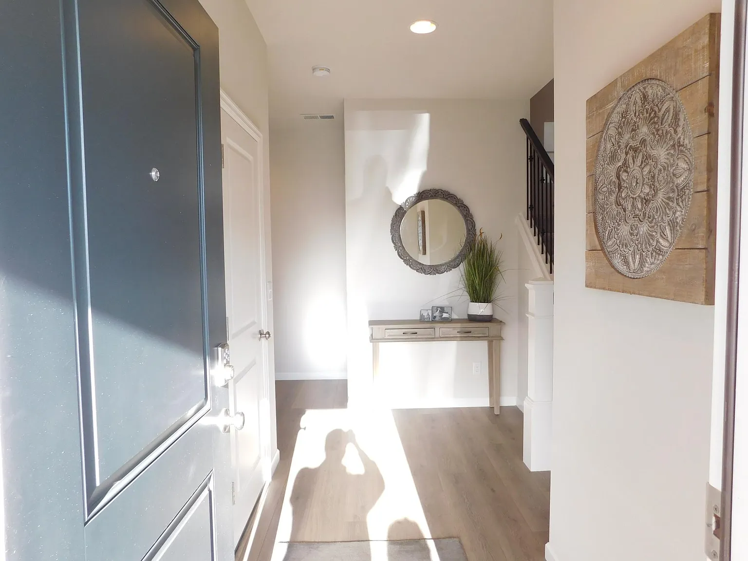 4 bed, 2.5 bath, 2310 sqft, $3,100 — Photo 2