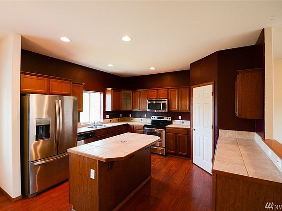 4th image of 1256 Ash Ave Unit 106