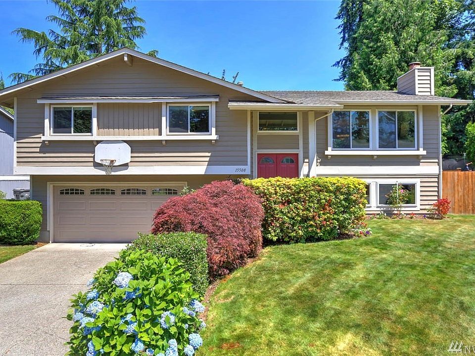 Welcome home to Candlewood Ridge and this spacious 5 bedroom, 3 bathroom home.