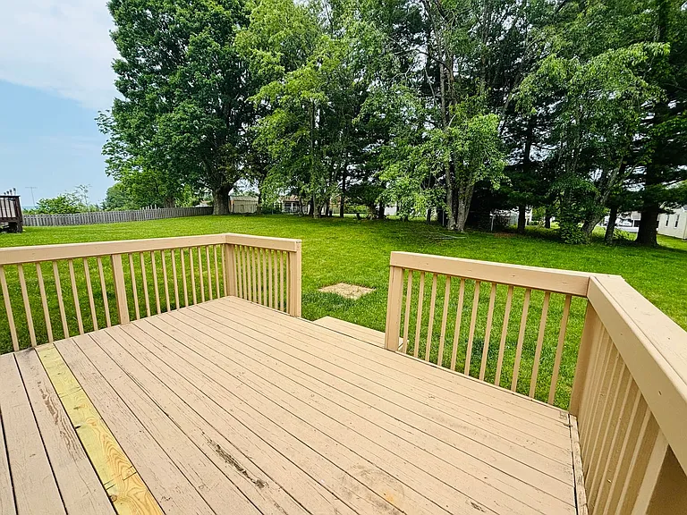 255 Windsor Dr — Photo 10