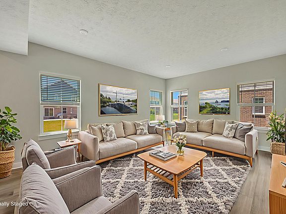4th image of 9757 Knoll Creek Ct