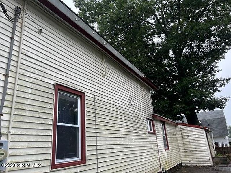 3rd image of 105 Yale Street