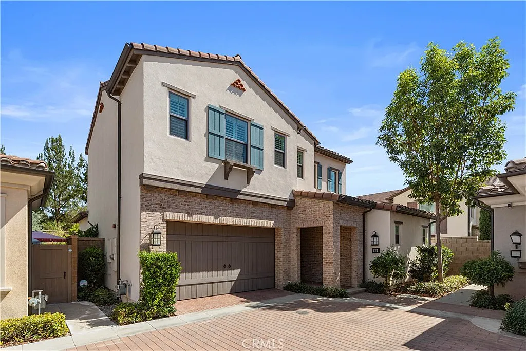 4 bed, 2217 sqft, $6,000 — Photo 1