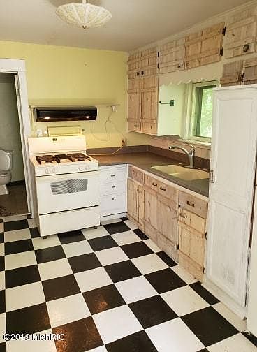 1st image of 1389 S 44th St #2