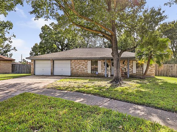 2nd image of 7322 Foxbend Ln