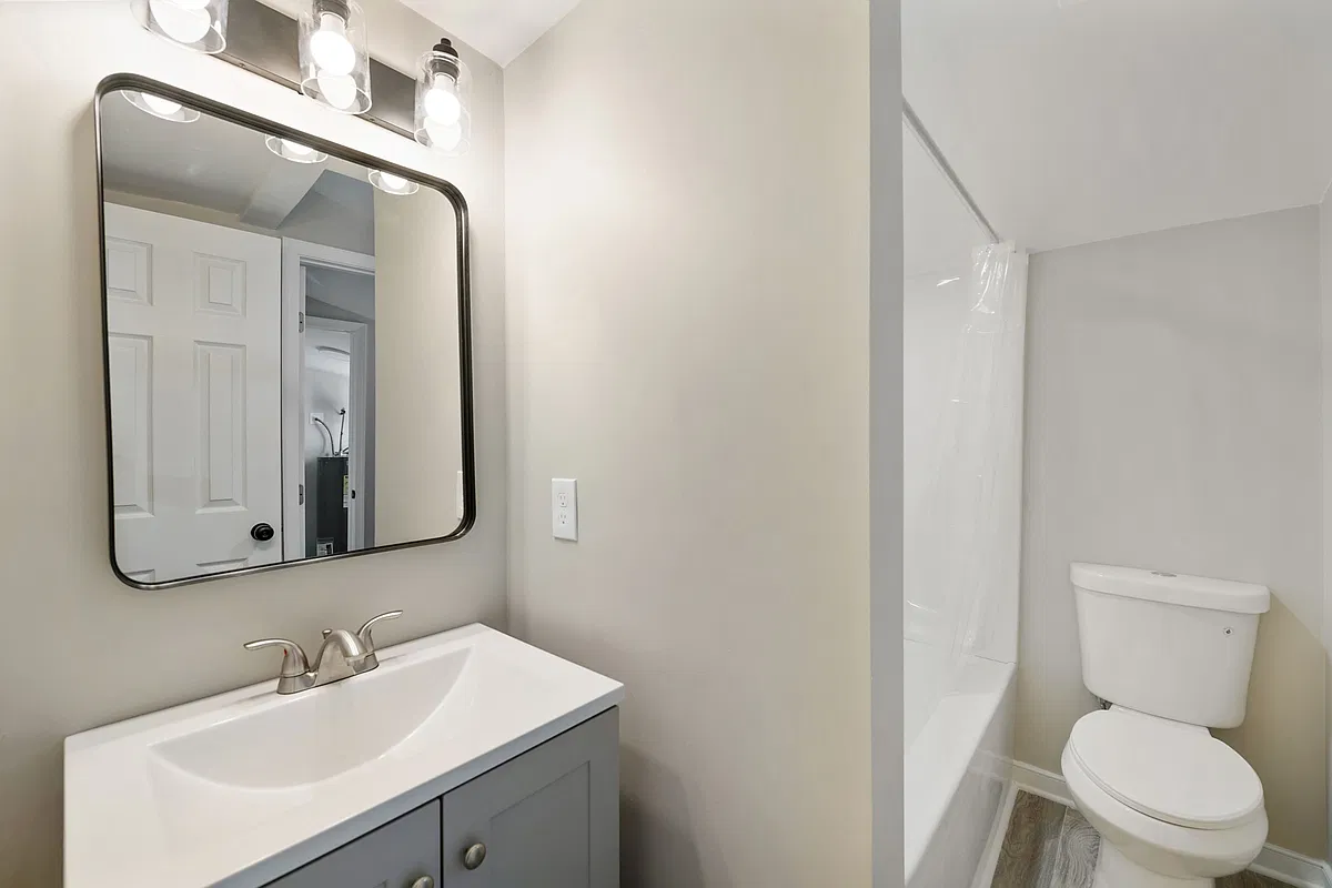 4 bed, 1.5 bath, 1040 sqft, $1,600 — Photo 3