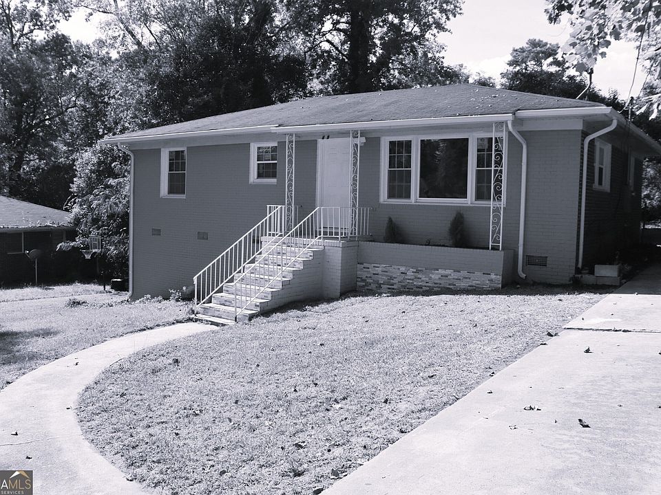 1st image of 2458 Tredway Dr