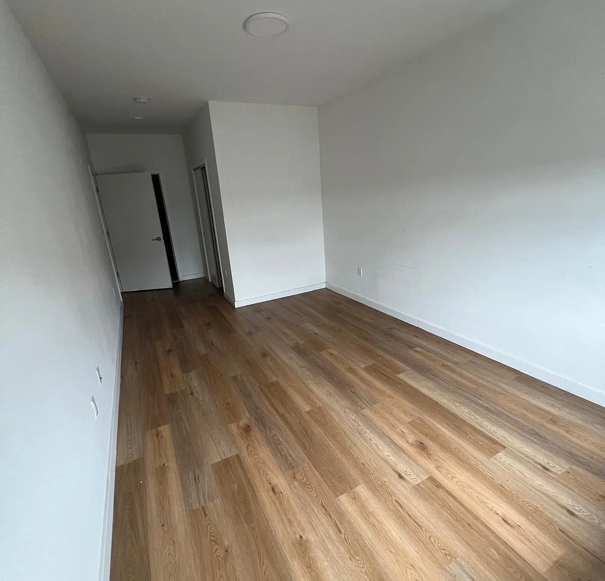 2 bed, 1057 sqft, $2,595 — Photo 3