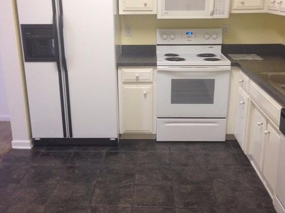 3rd image of 317 Bainbridge Dr APT A