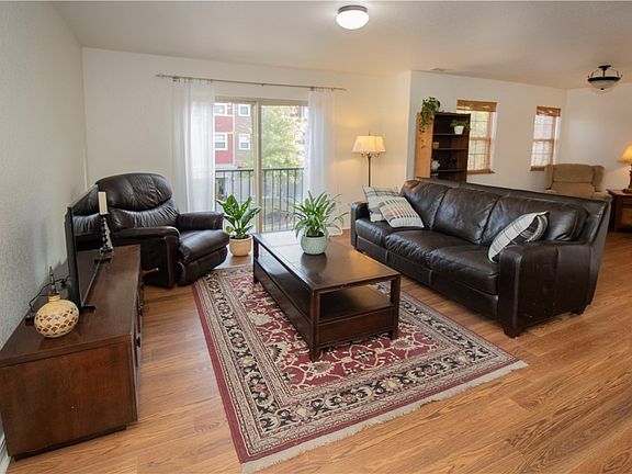 4th image of 2852 W Hillshire Dr