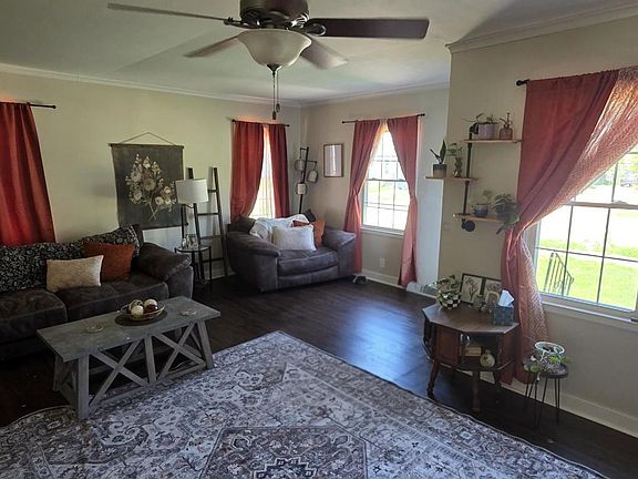 4th image of 819 Park Pl