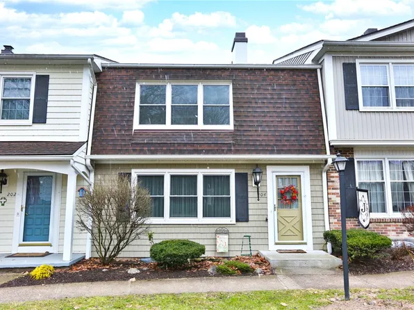 204 New Wickham Dr, Penfield, NY 14526