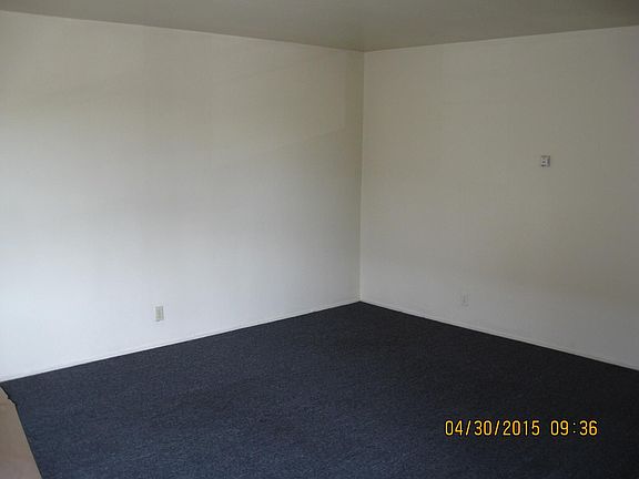 3rd image of 11827 S Figueroa St APT 4
