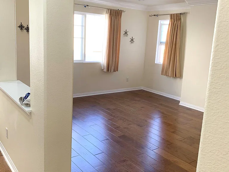 Den (2nd floor)