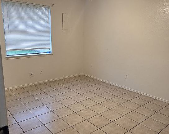 2nd image of 5809 Guildwood Dr
