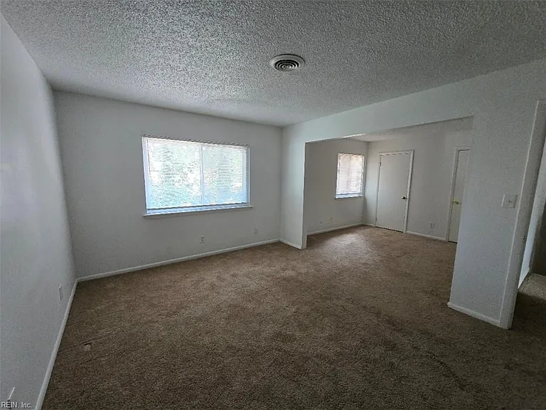 5710 Brandon Blvd — Photo 8