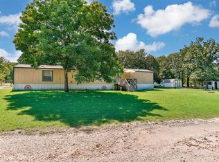 25 Delossantes Ln, Gainesville, TX 76240