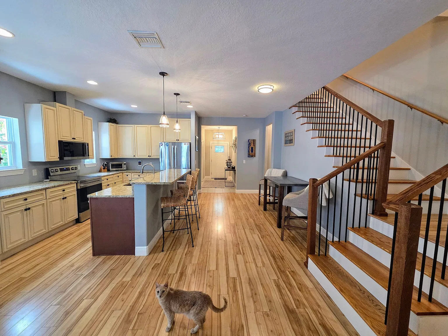 3 bed, 2724 sqft, $4,950 — Photo 3