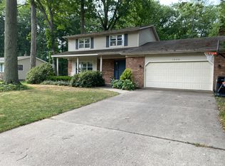 1008 Forest Hills Dr, Holland, MI 49424
