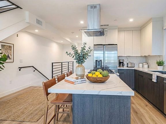 3rd image of 1700 S Redondo Blvd #1700