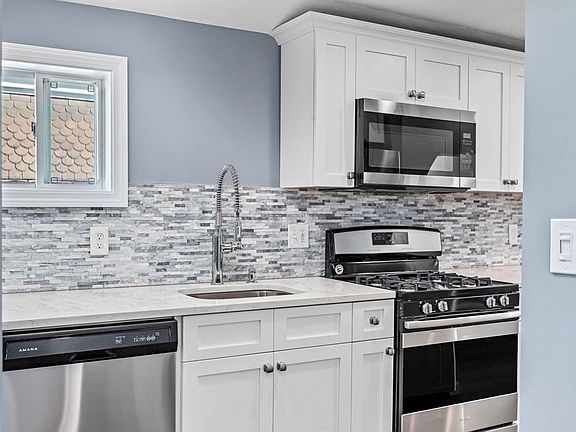 5th image of 167 Lexington St #3