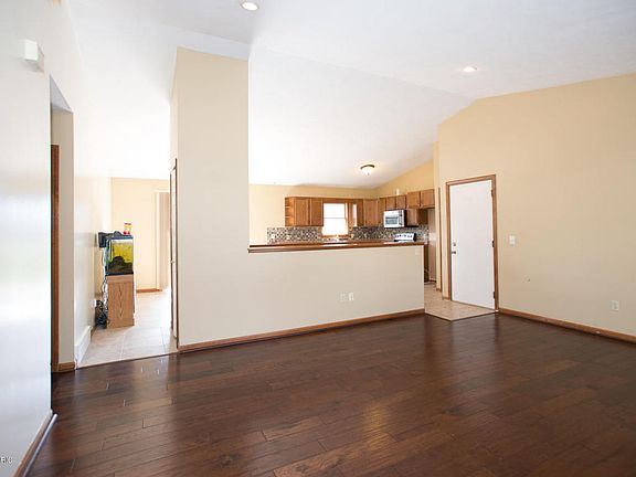4th image of 3127 Hickory Nut Ln