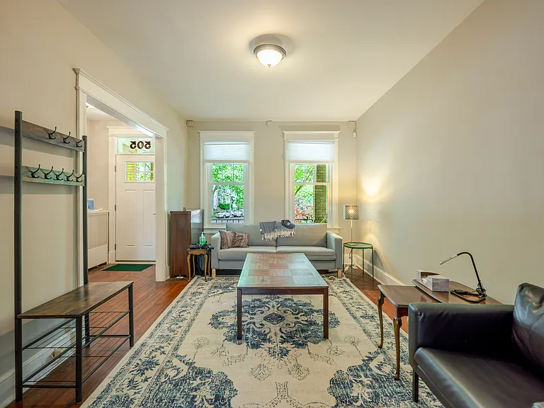 505 Kentucky Ave SE — Photo 2