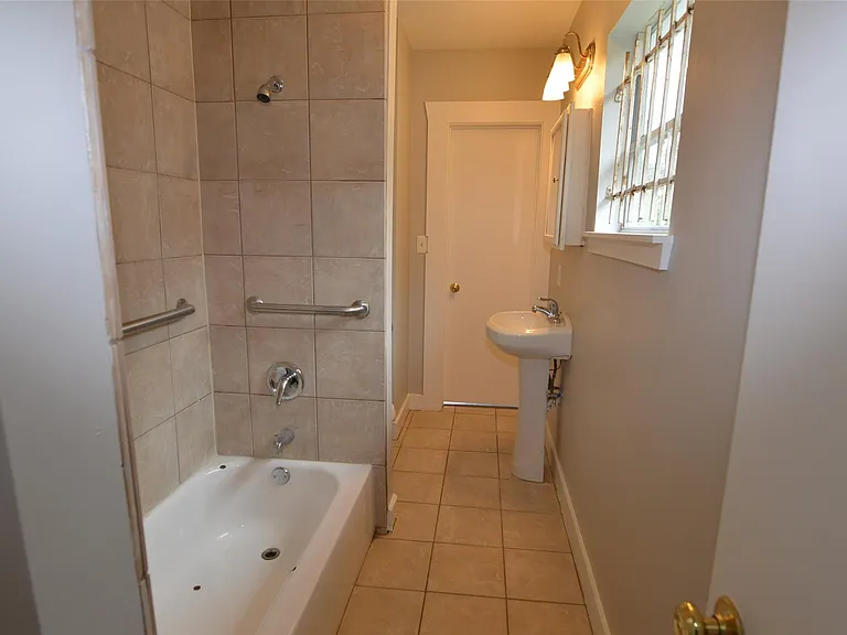 2712 Holman St #B — Photo 6