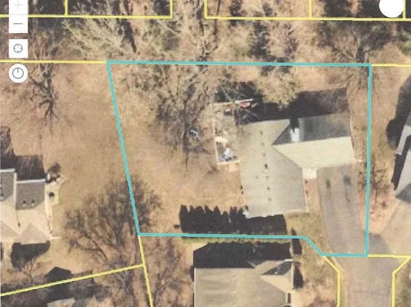 10310 Lee Dr, Eden Prairie, MN 55347