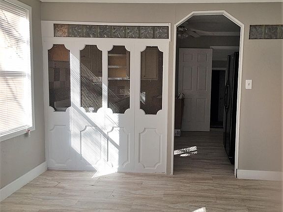 3rd image of 194 Cottonwood Ln
