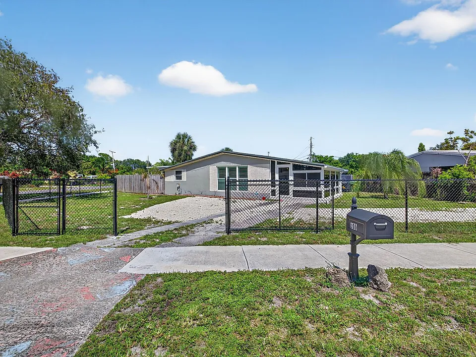 300 SW 25th Ave
