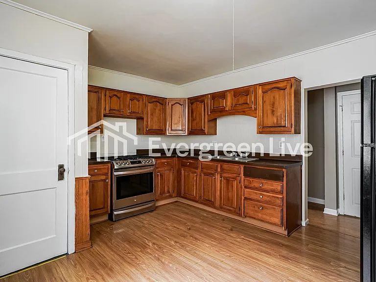 315 S 60th St — Photo 3