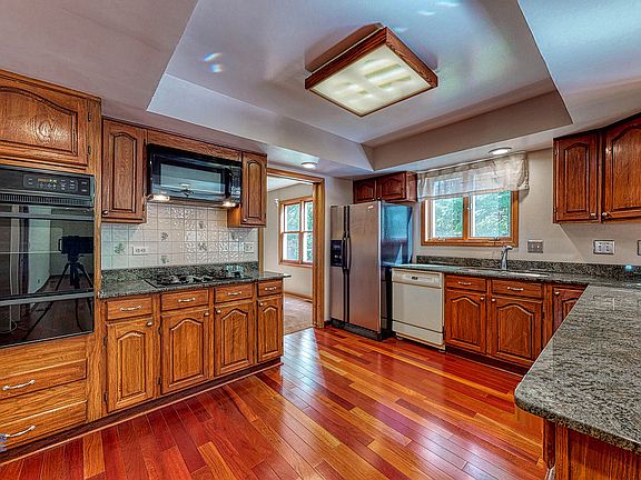 3rd image of 13 Crows Nest Ct