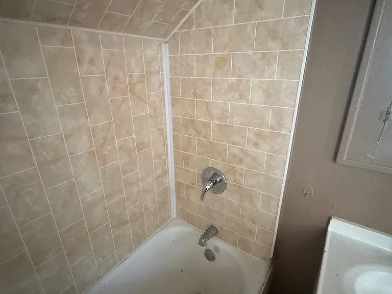 614 E Marengo Ave — Photo 26