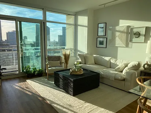 1 Lakeside Dr Photo 1