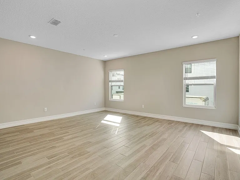 5351 Bridge St — Photo 10