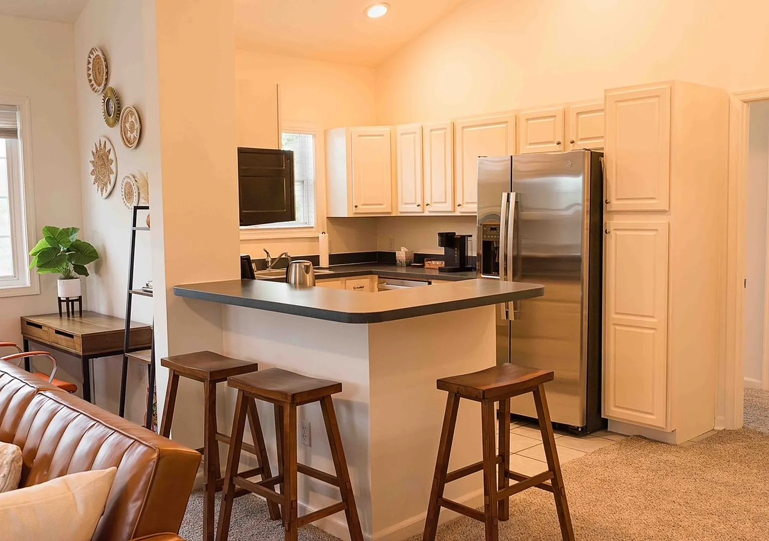 2nd floor condo in Villas at Bay Crossing with one car garage and community pool! — Photo 2