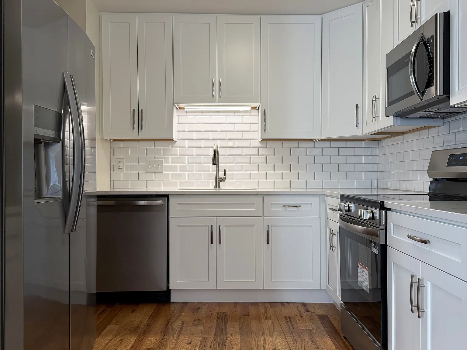 2 bed, 938 sqft, $1,625 — Photo 3