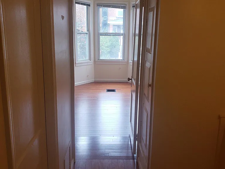 522 Lloyd St — Photo 6