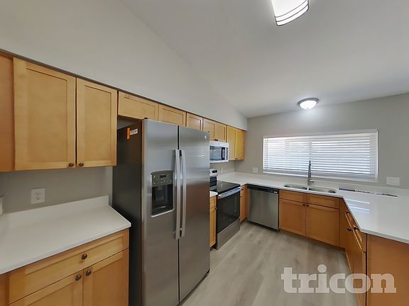 5th image of 10717 W Campbell Ave